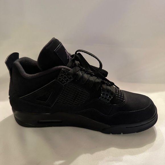 Air Jordan 4 Retro - Size 10-1/2